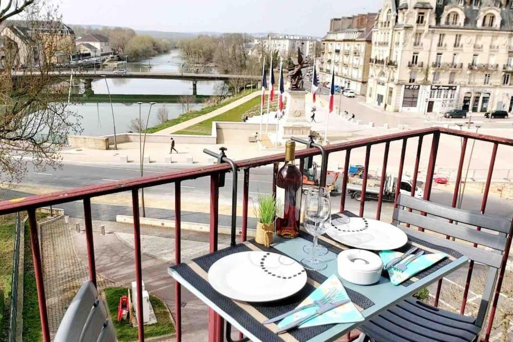 T1 Cocooning A L'Hotel De Ville Charleville-Mézières Dış mekan fotoğraf